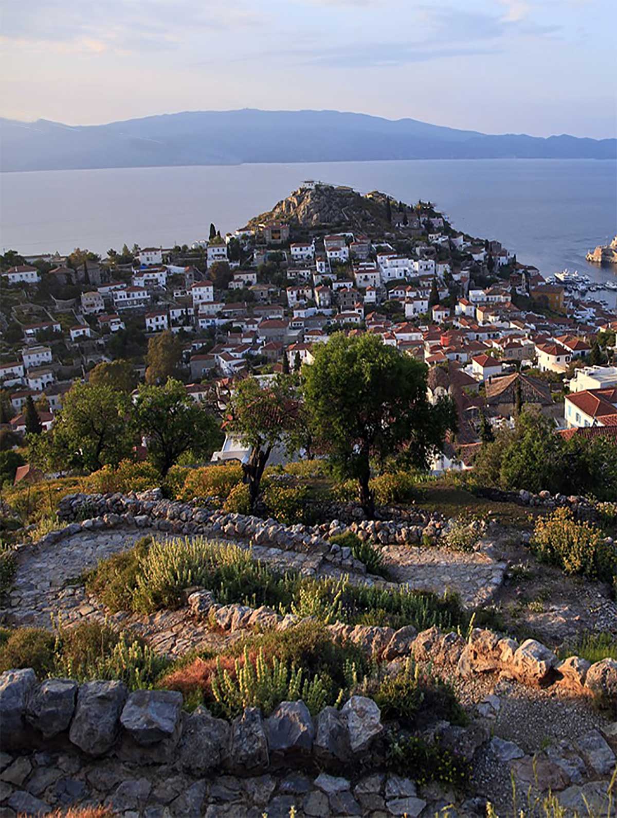 The Paths of Hydra